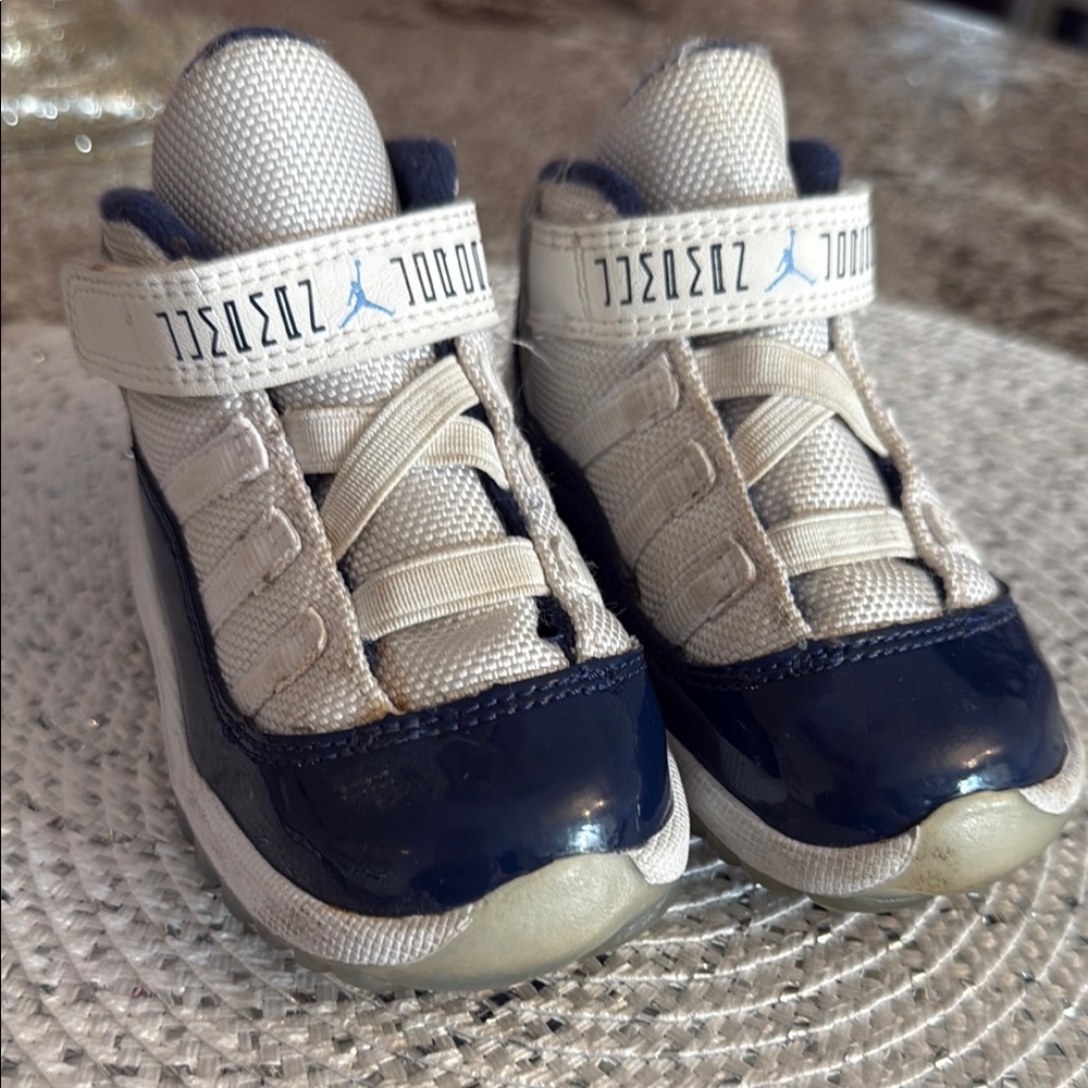 Toddler Jordan 11s navy/white sneaker